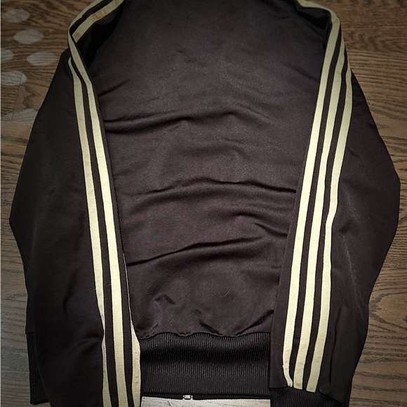 Youth Adidas black and gold tracksuit jacket Size M - Picture 2 of 5